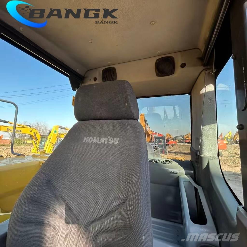 Komatsu pc220 Roomikekskavaatorid