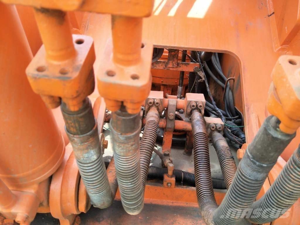 Doosan 225 Roomikekskavaatorid