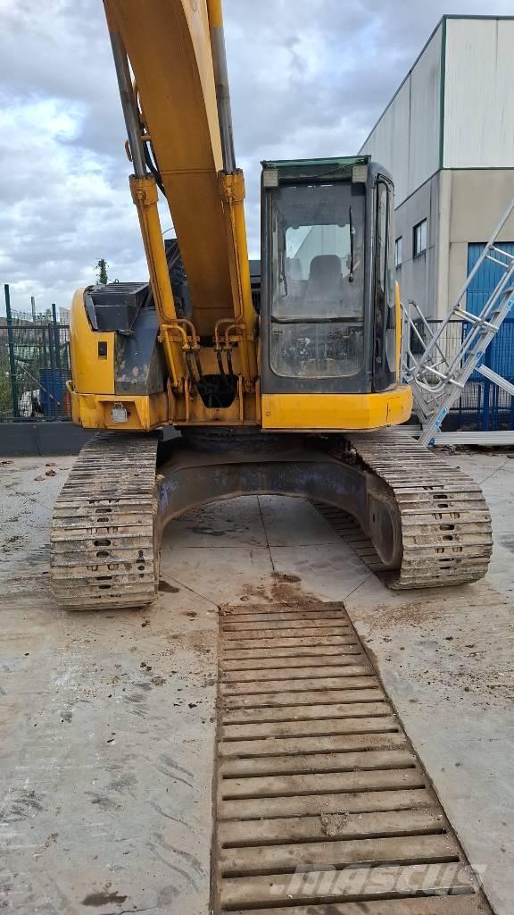 Komatsu PC 228 Roomikekskavaatorid