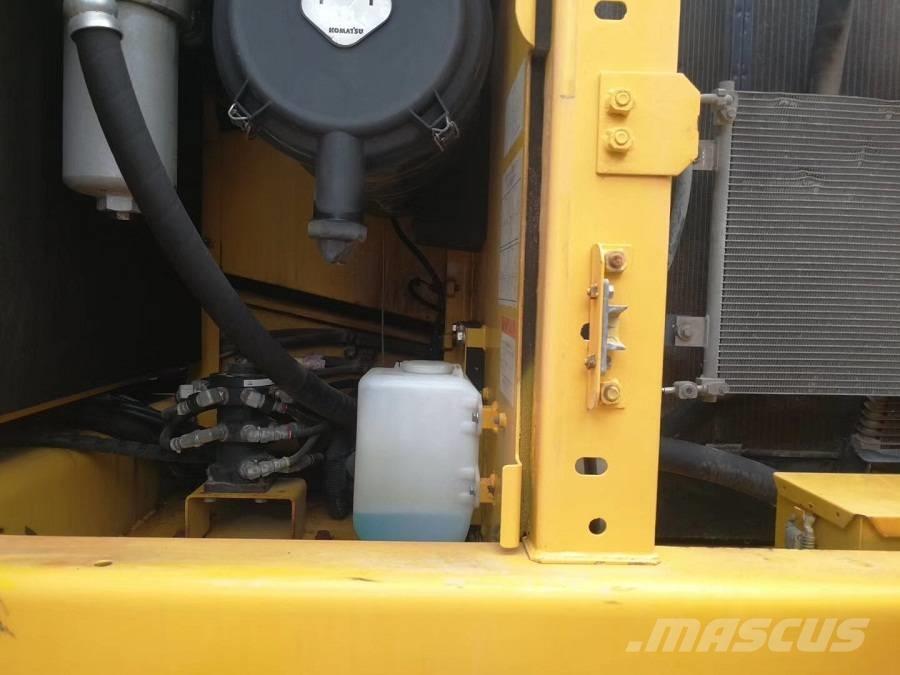Komatsu PC 200-8 Roomikekskavaatorid