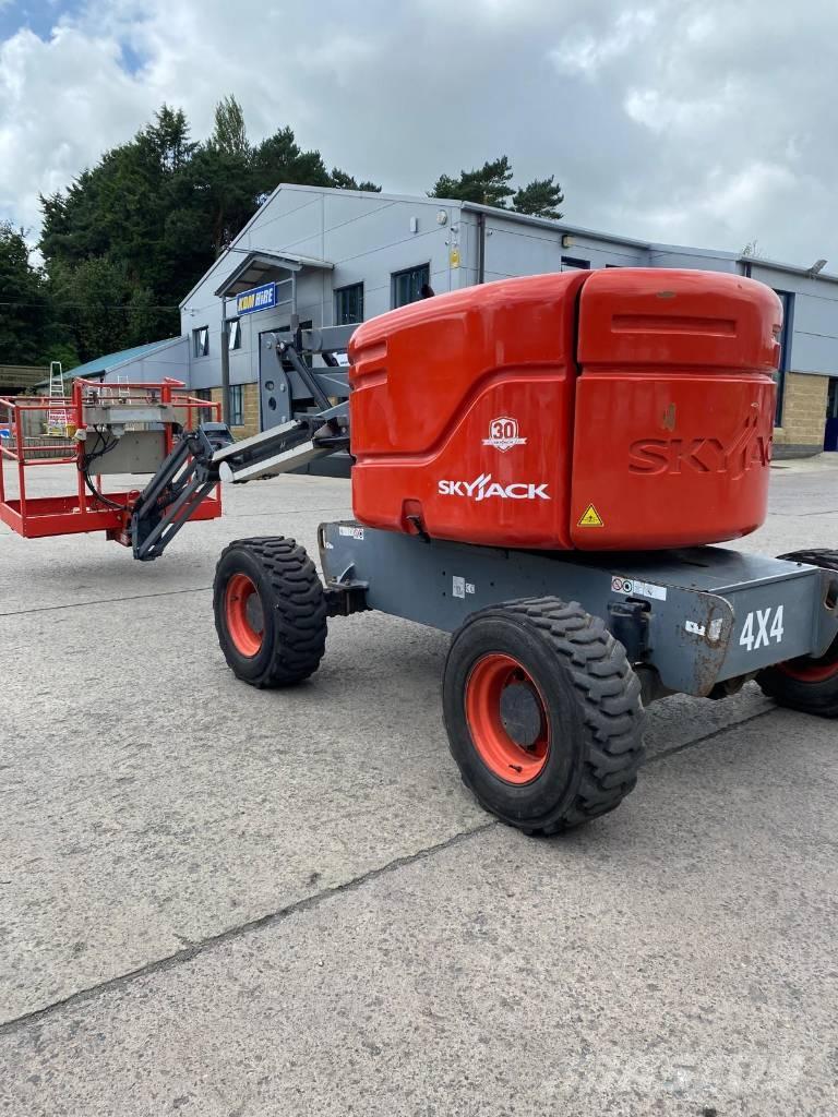 SkyJack SJ 46 AJ Iseliikuvad poomtõstukid
