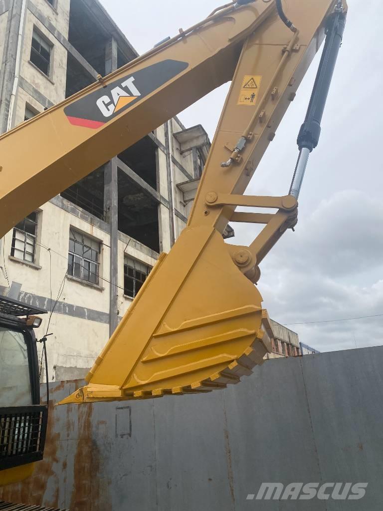 CAT 320 D Roomikekskavaatorid