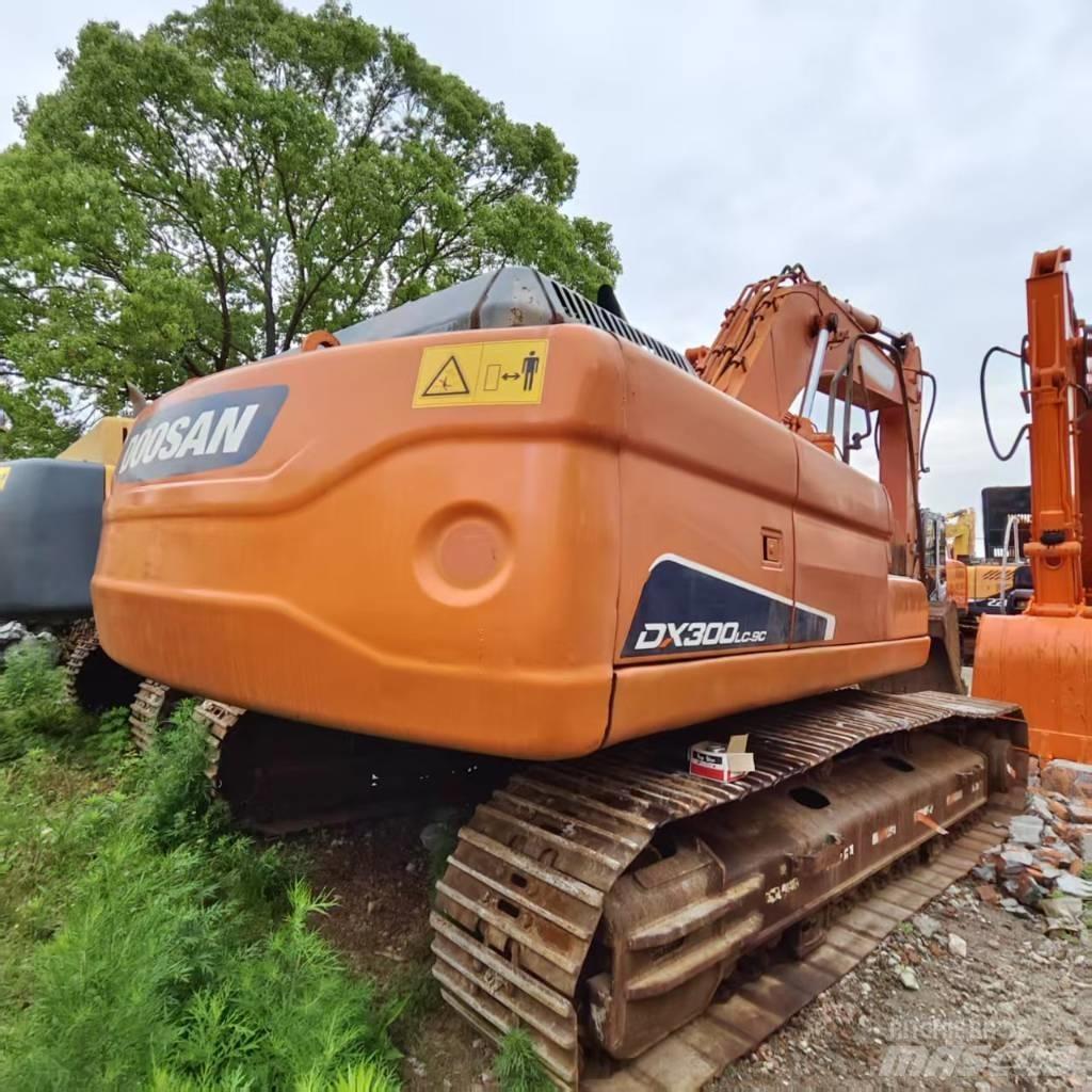 Doosan DX 300 Roomikekskavaatorid