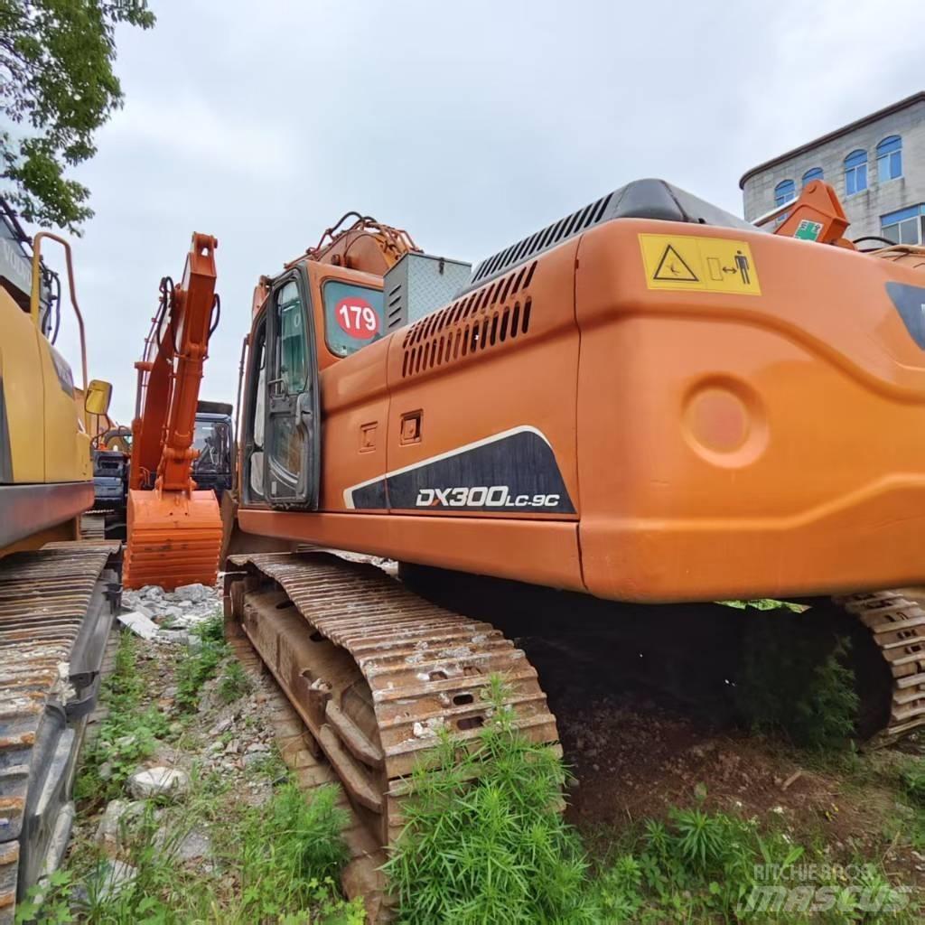 Doosan DX 300 Roomikekskavaatorid