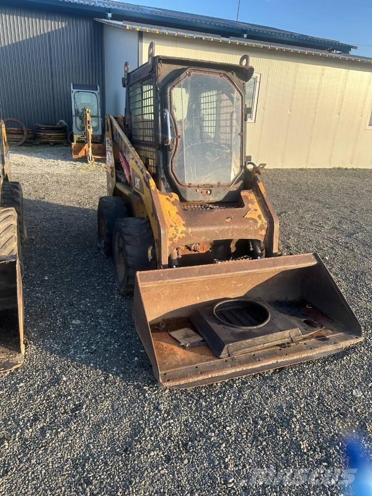 BOBCAT CAT 216 B Mootorid