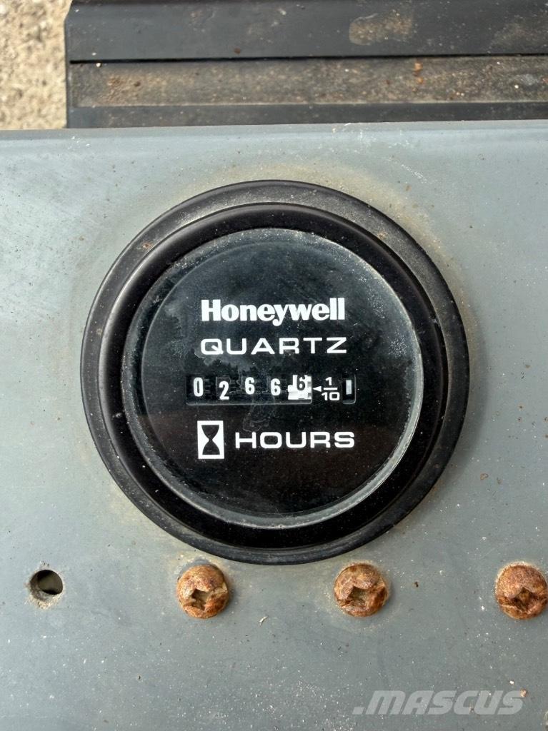 SkyJack SJ 4632 Käärtõstukid