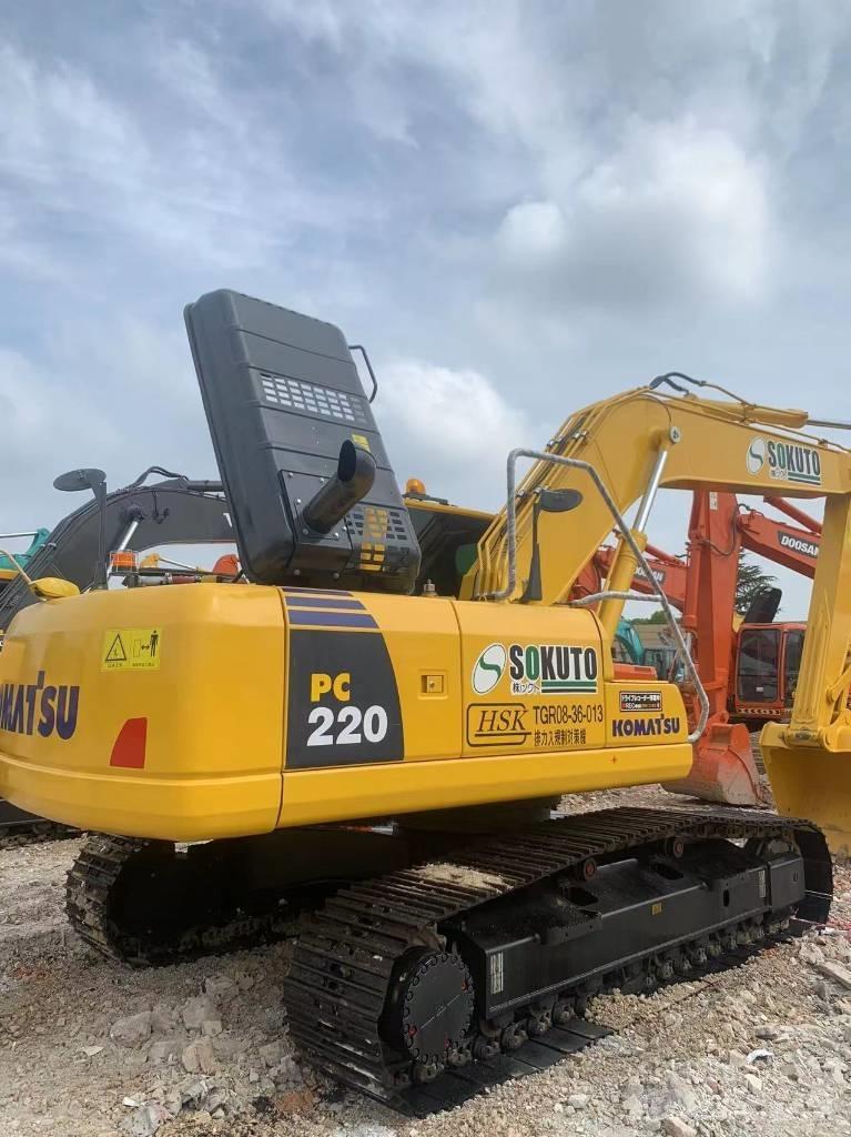 Komatsu PC 220-8 Roomikekskavaatorid