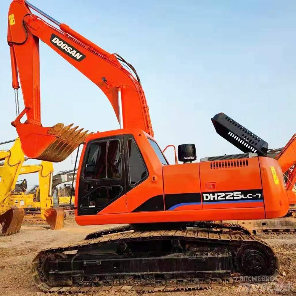 Doosan 225 Roomikekskavaatorid