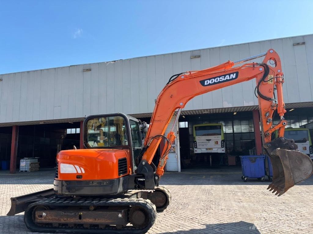 Doosan DX 80 R Väikeekskavaatorid 7t-12t