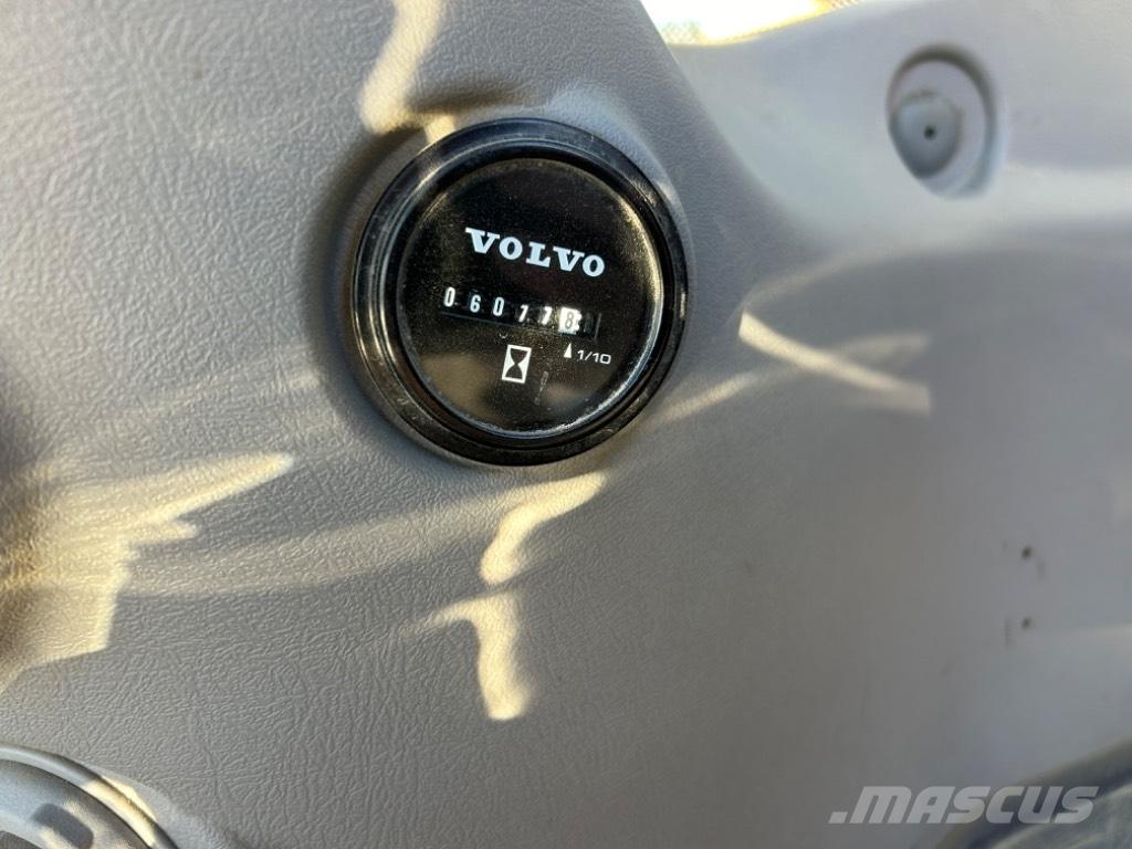Volvo EC 220 DL Roomikekskavaatorid