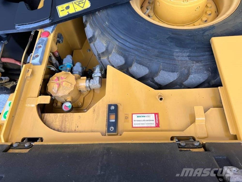CAT AP 300D Asfaldilaoturid