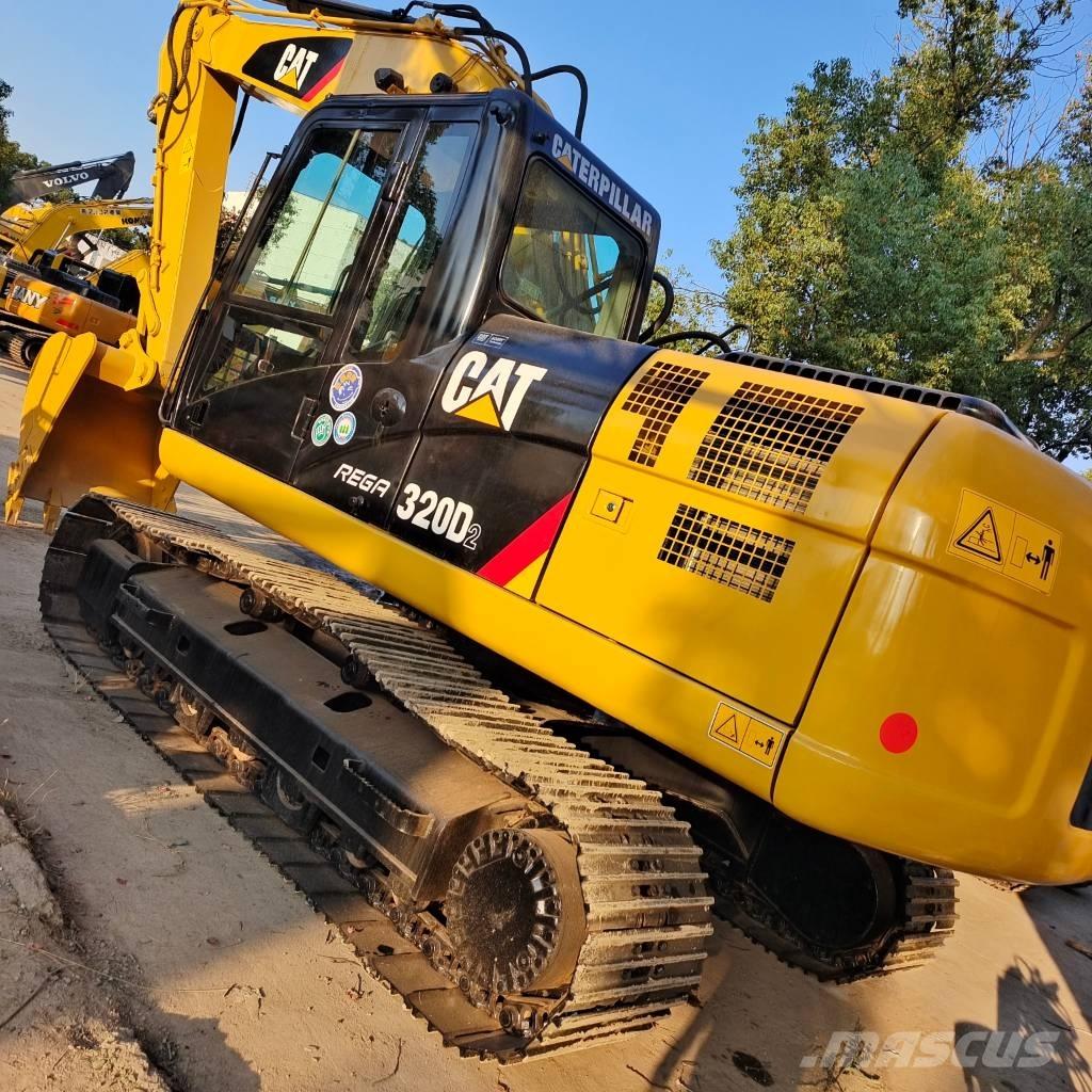 CAT 320 D2 Roomikekskavaatorid