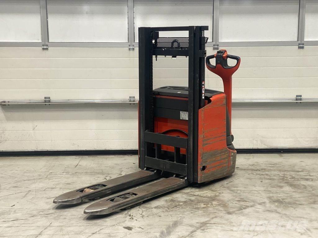 Linde L12 I Järelkäidavad virnastajad