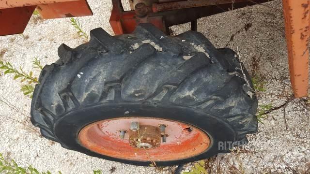  Pneus 7.50-16 Rehvid, rattad ja veljed