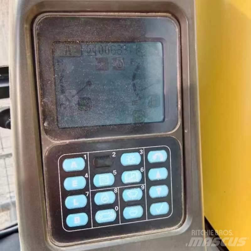 Komatsu PC 300-7 Roomikekskavaatorid