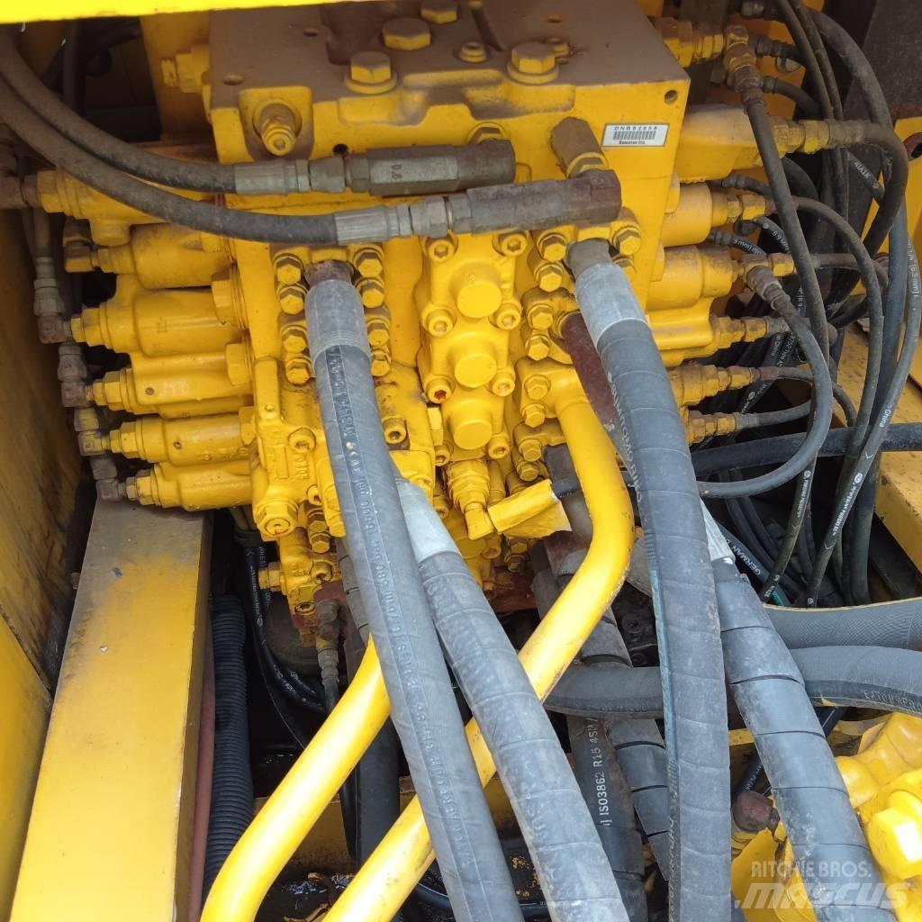 Komatsu PC 300-7 Roomikekskavaatorid