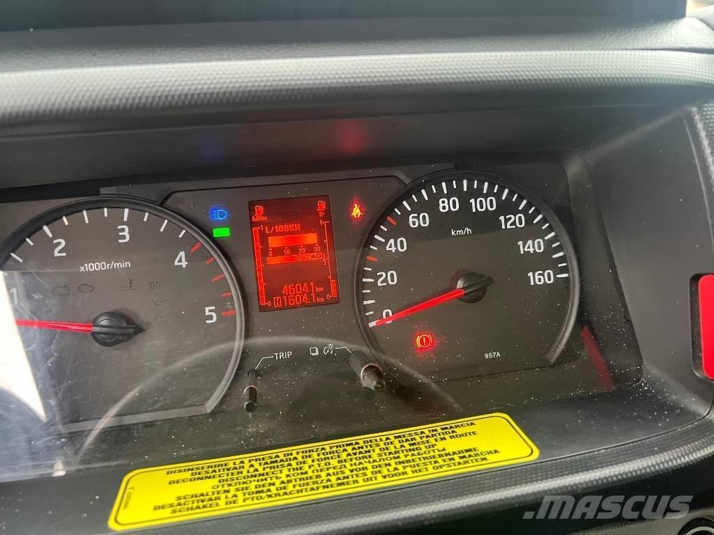 Nissan Socage 320 Auto korvtõstukid