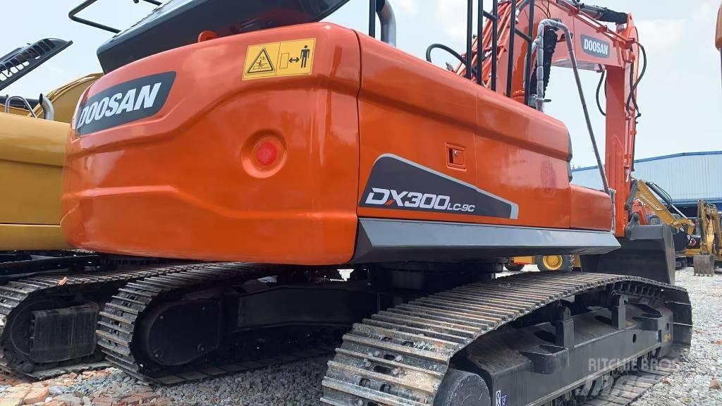 Doosan DX 300 Roomikekskavaatorid
