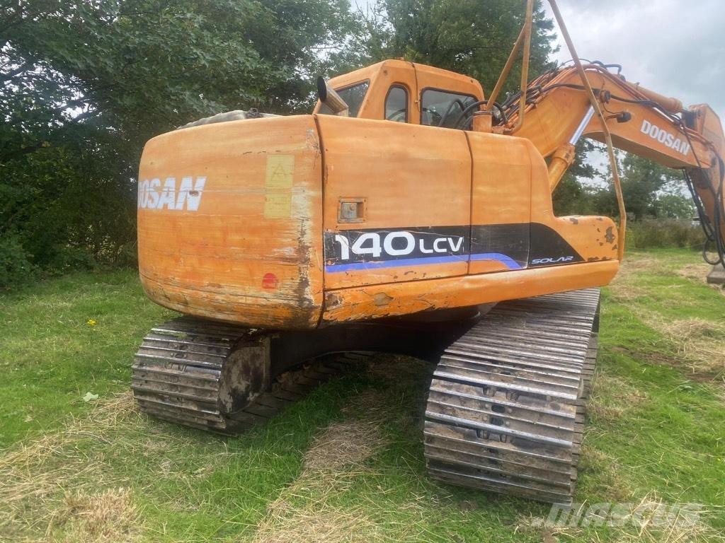 Doosan DX 140 Ratasekskavaatorid