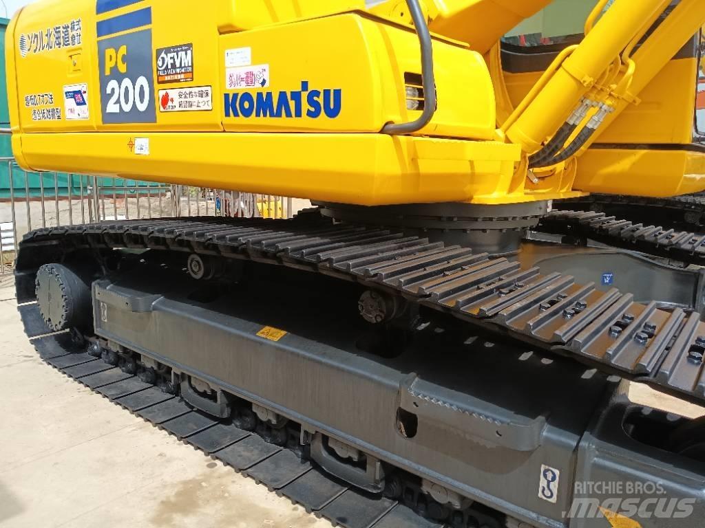 Komatsu PC 200 Roomikekskavaatorid