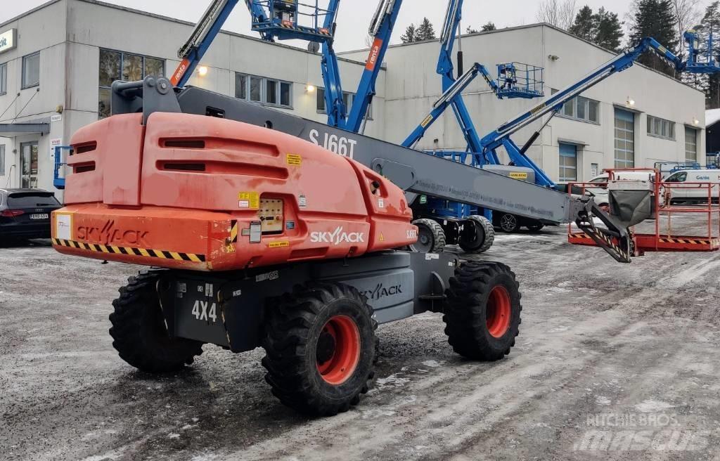 SkyJack SJ 66 T Iseliikuvad poomtõstukid