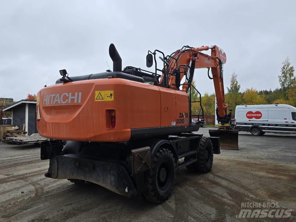 Hitachi ZX 220W-5 Ratasekskavaatorid