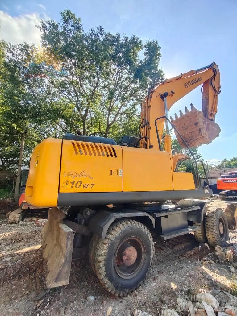 Hyundai R210W-7 Ratasekskavaatorid