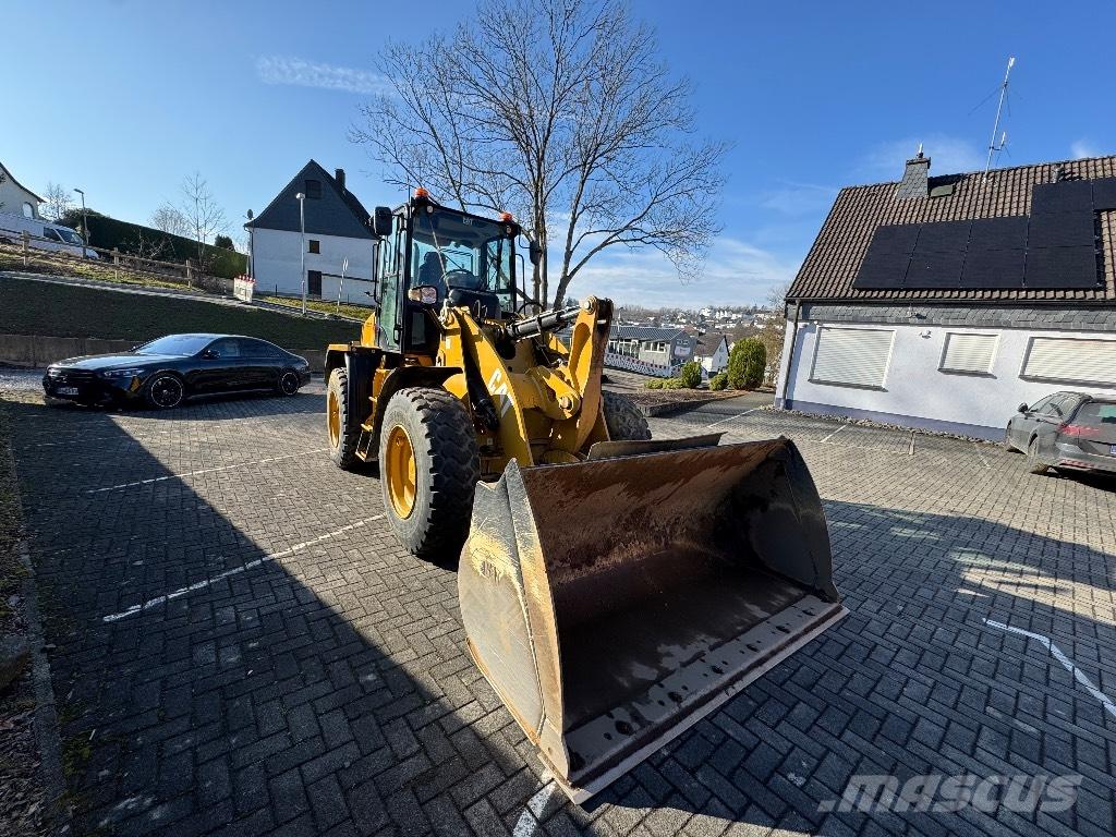 CAT 910M Rataslaadurid