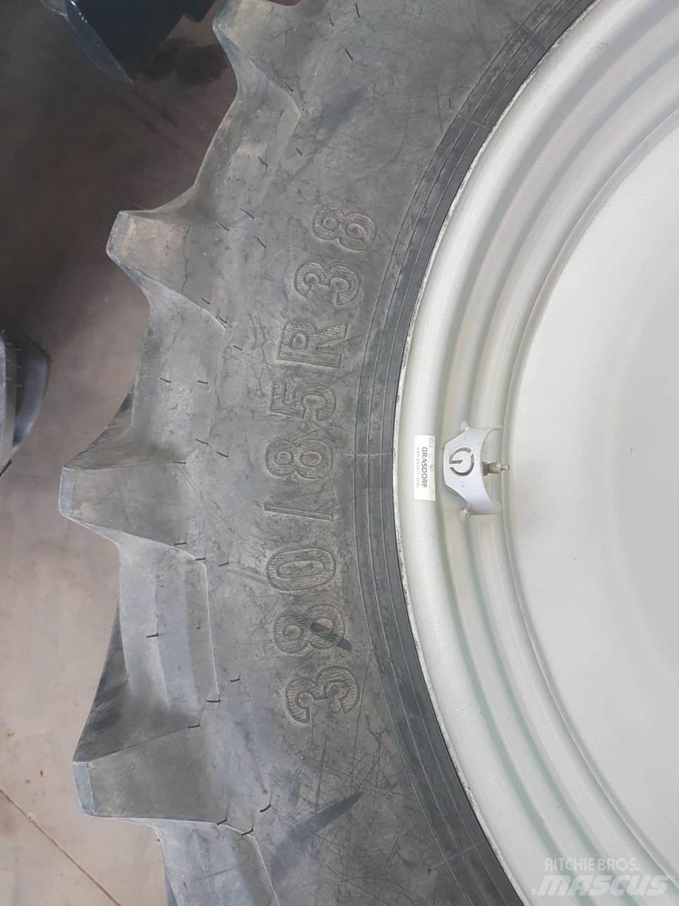Petlas 380/85R38 Rehvid, rattad ja veljed