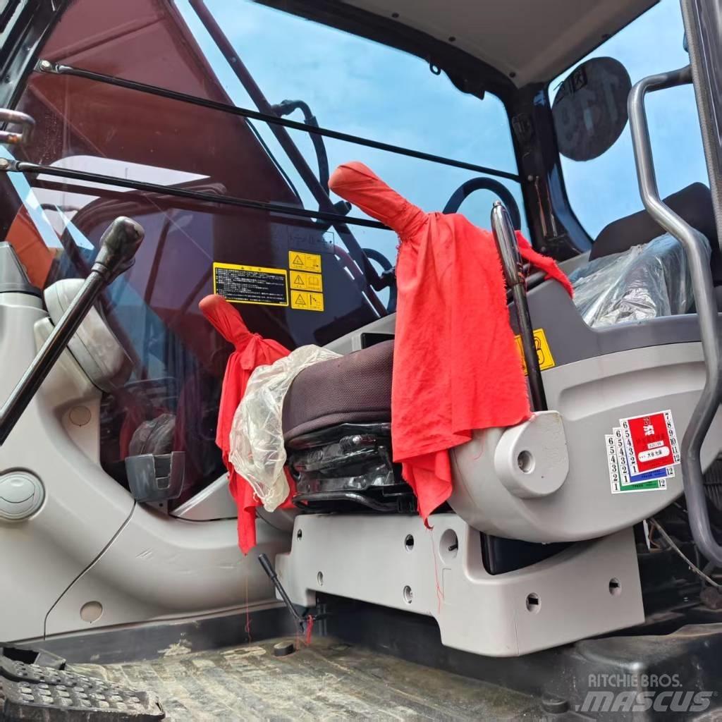 Hitachi ZX 210 Roomikekskavaatorid