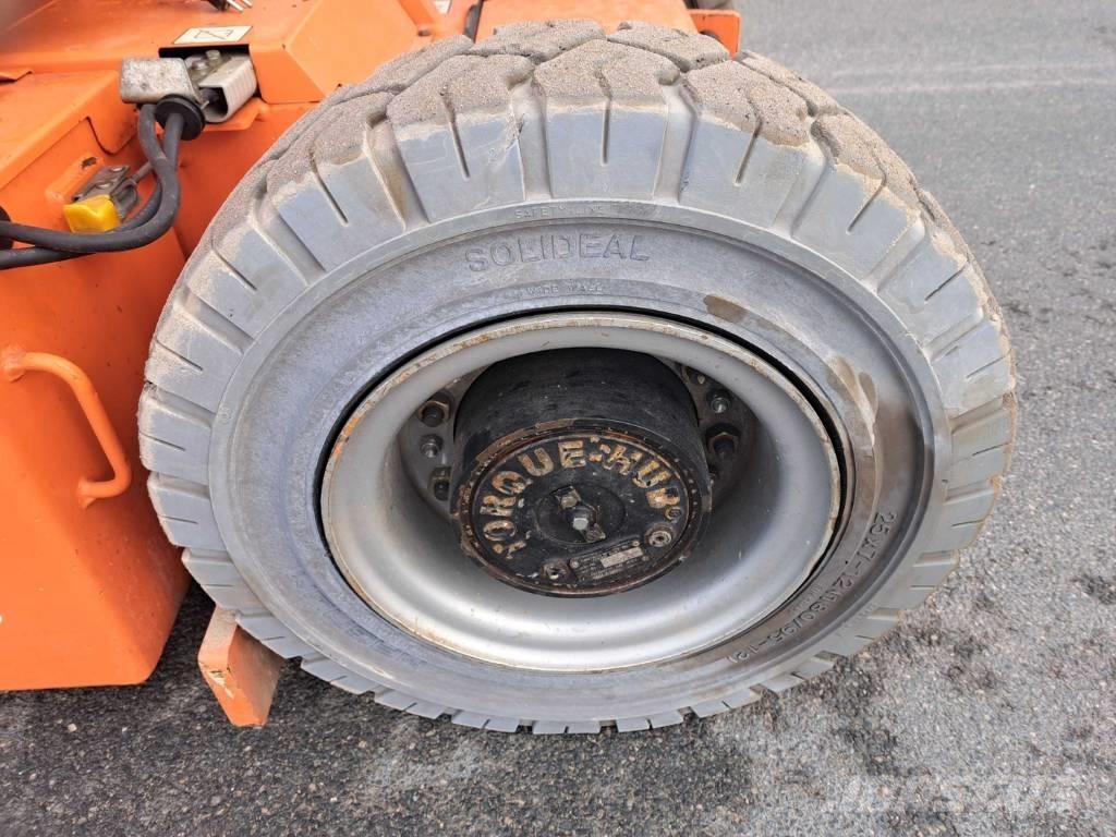 JLG E 300 AJP Iseliikuvad poomtõstukid