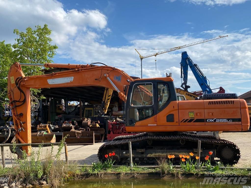 Doosan DX 255 NLC Roomikekskavaatorid