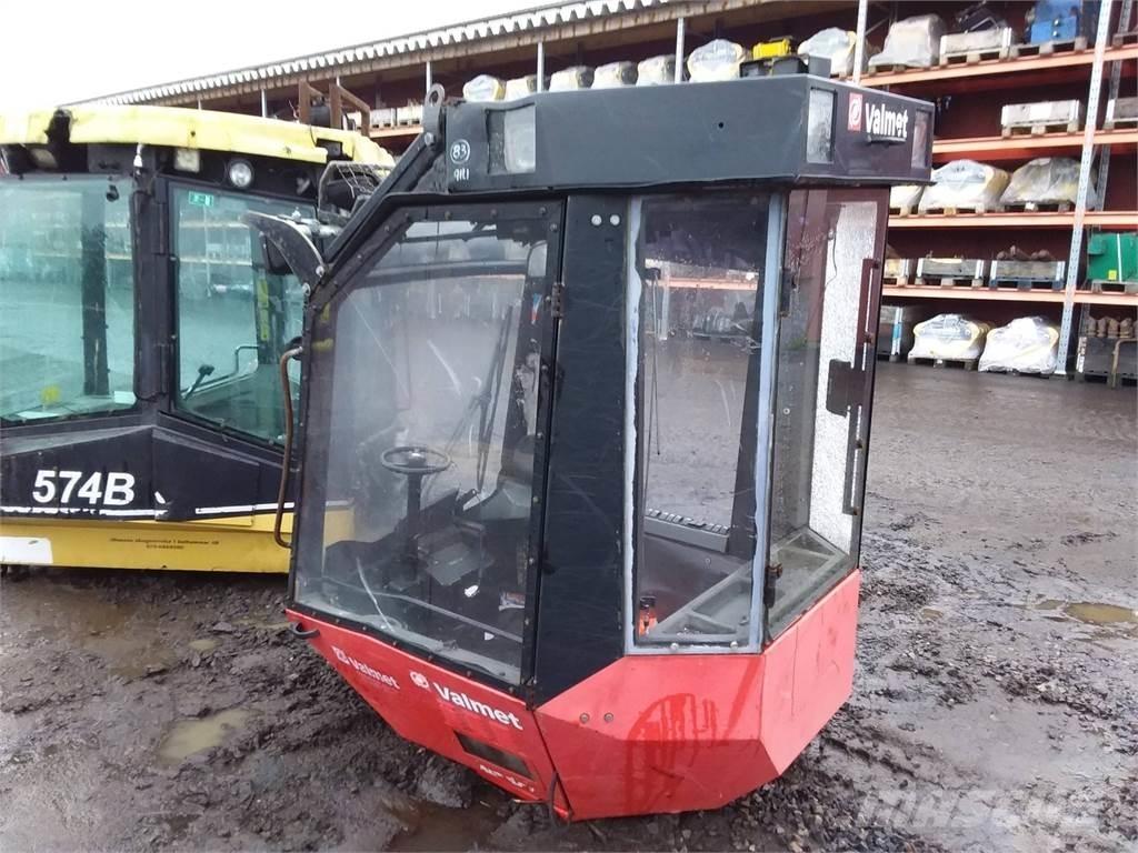 Valmet 911.1 Kabiinid