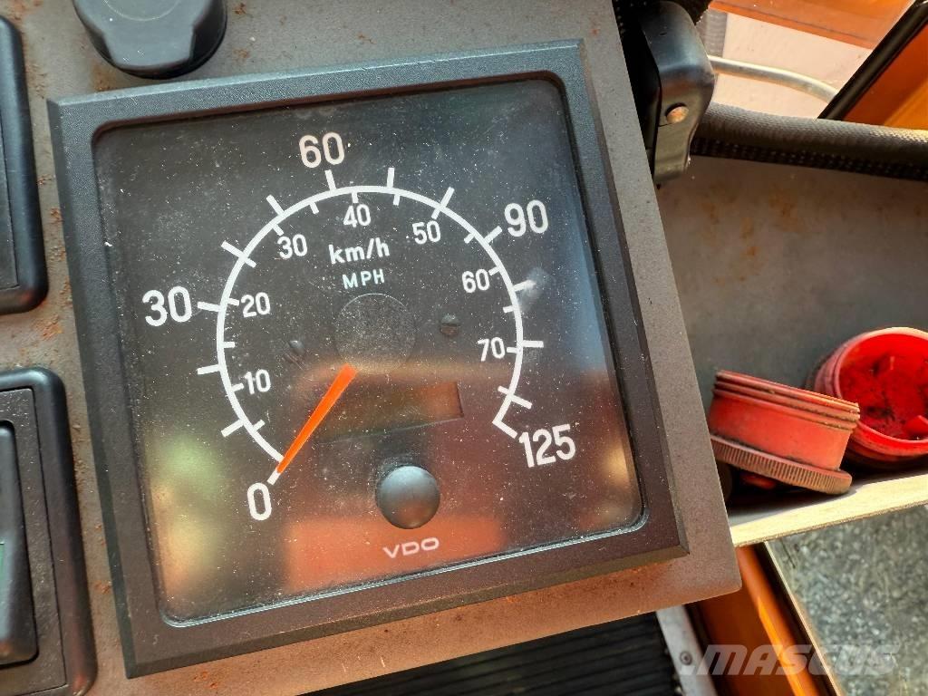 Hansa APZ 1003 Kommunaalteenuste traktorid