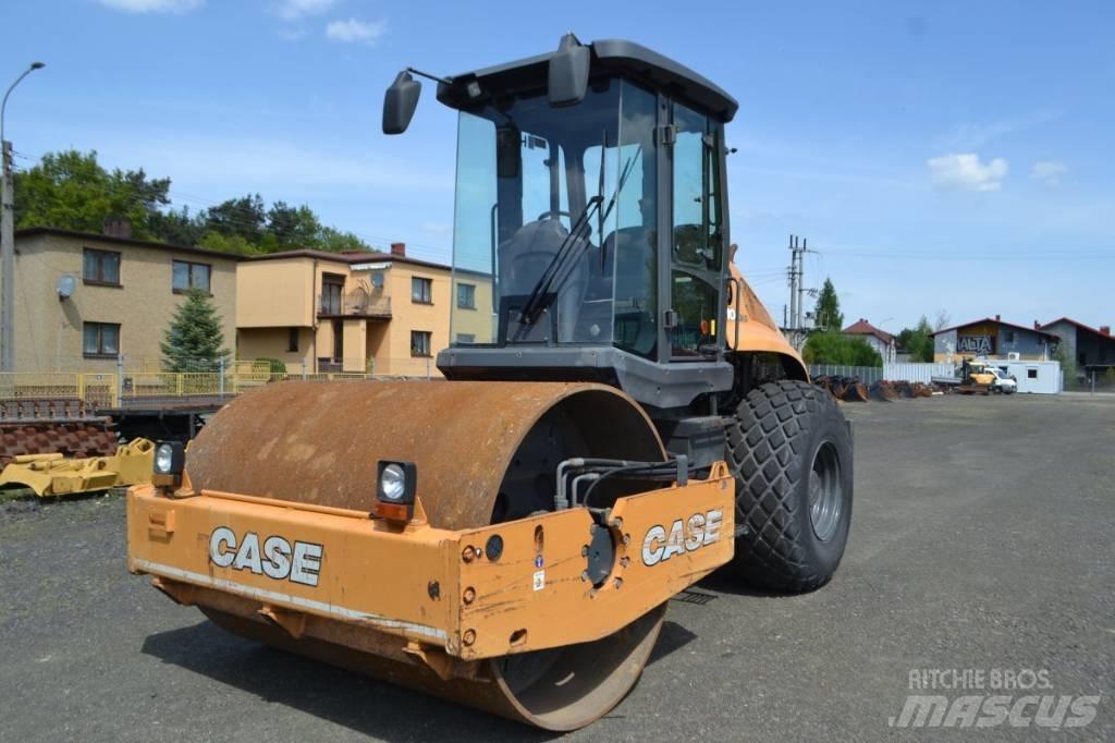CASE 1110 EX-D Ühe trumliga rullid