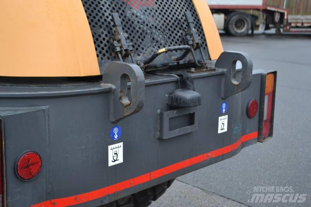 CASE 1110 EX-D Ühe trumliga rullid