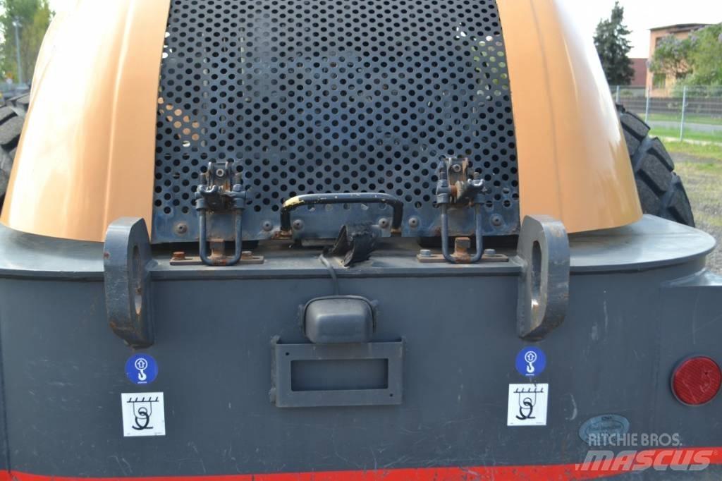 CASE 1110 EX-D Ühe trumliga rullid