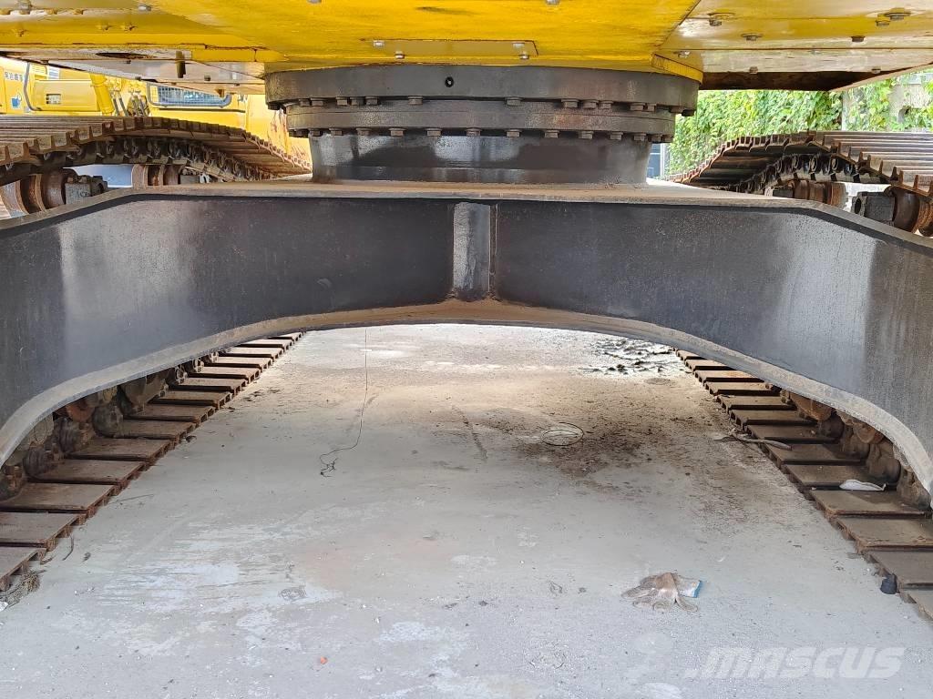 Komatsu PC 220-7 Roomikekskavaatorid