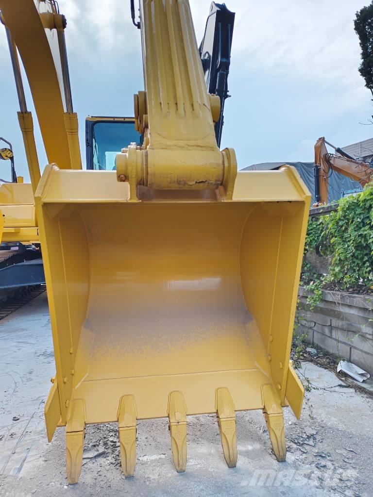 Komatsu PC 220-7 Roomikekskavaatorid