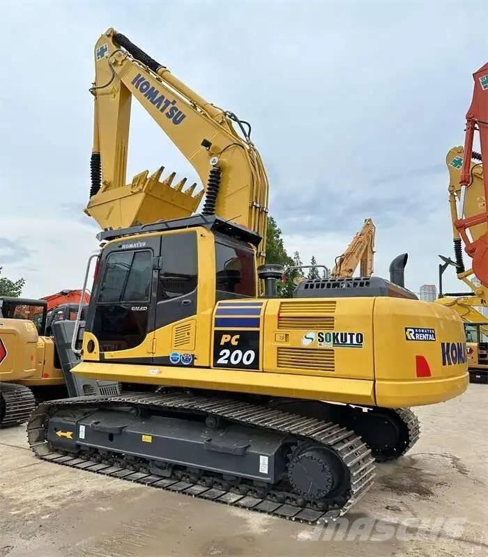 Komatsu PC 200-8 Roomikekskavaatorid