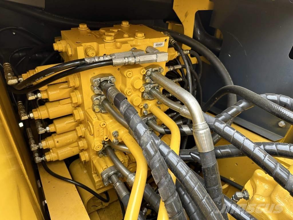 Komatsu PC 200-8 Roomikekskavaatorid