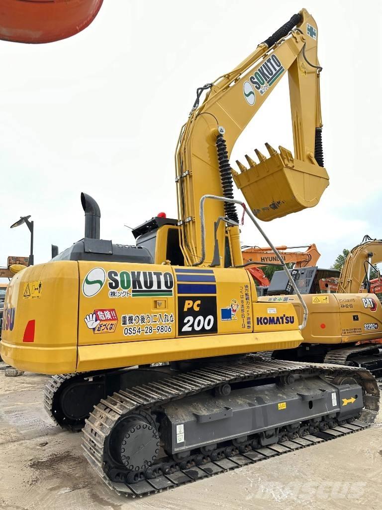 Komatsu PC 200-8 Roomikekskavaatorid