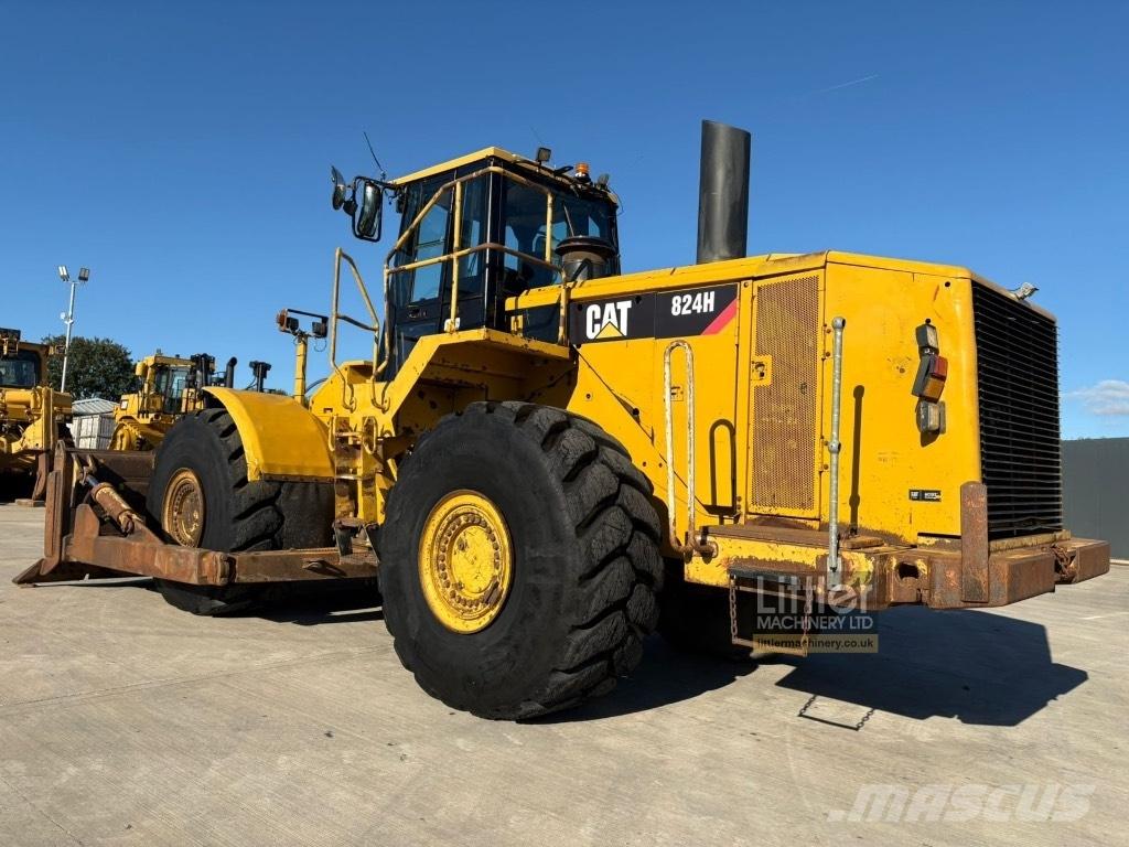 CAT 824 H Ratasbuldooserid