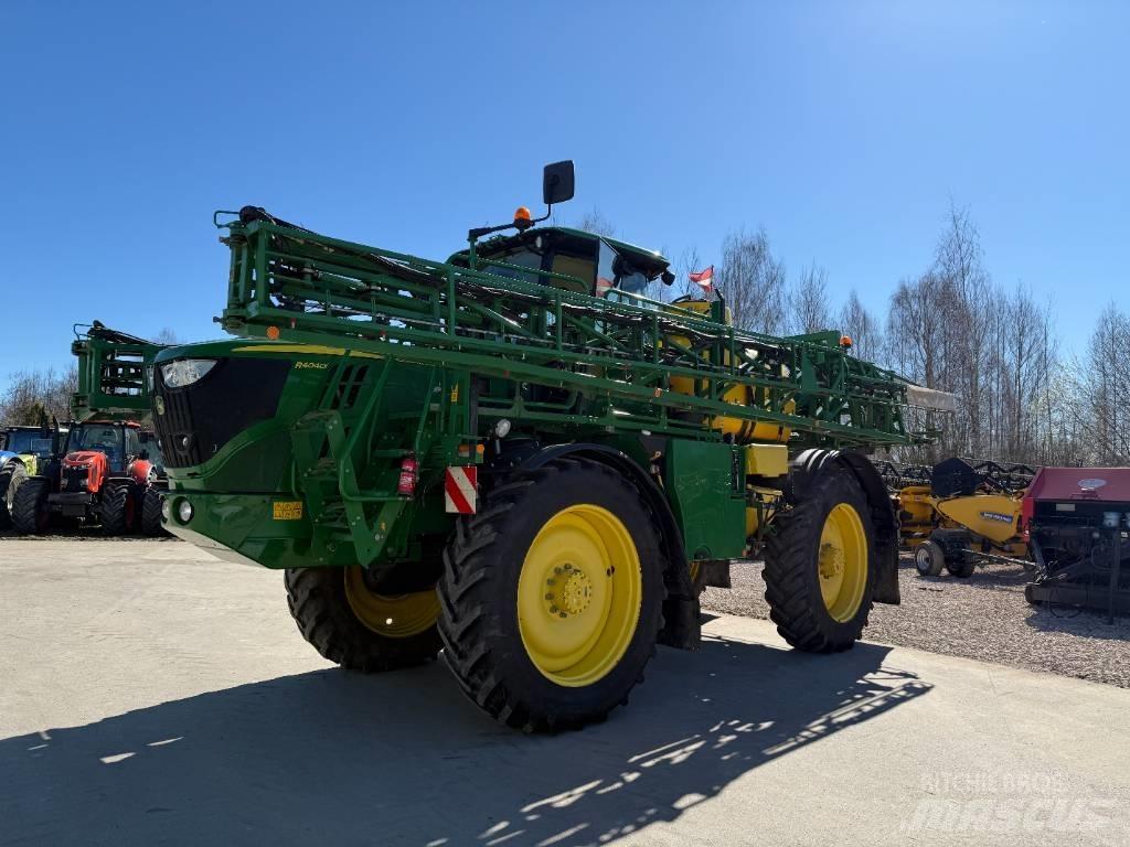 John Deere R4040i Iseliikuvad pritsid