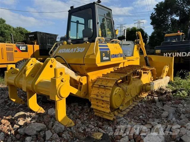 Komatsu D 85 EX Buldooserid