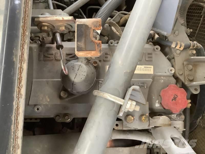 Hitachi ZX 210 LC-5B Roomikekskavaatorid