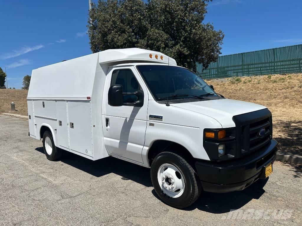 Ford Econoline E-350 Madelkaubikud
