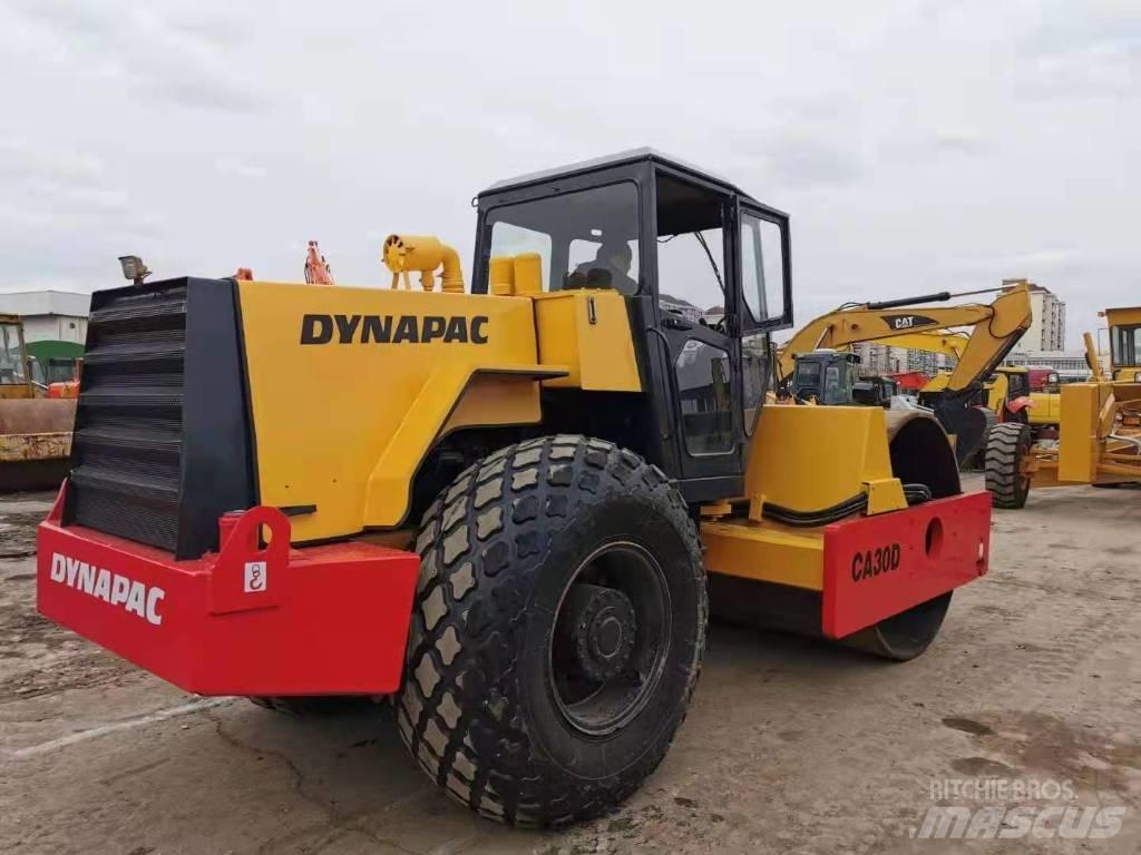 Dynapac CA 30 D Ühe trumliga rullid