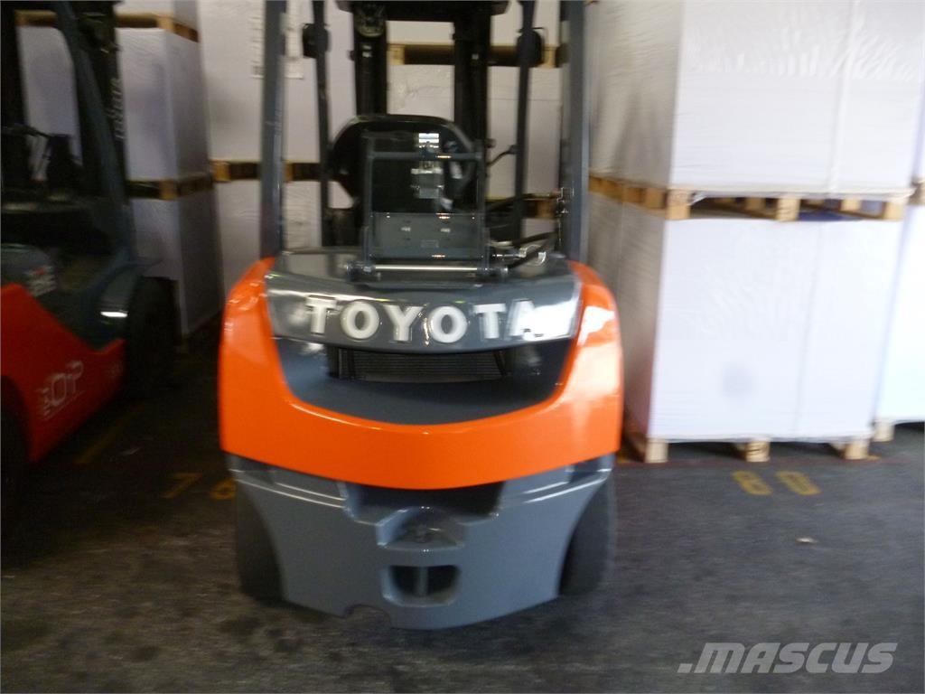 Toyota 02-8FGF25 Gaasitõstukid