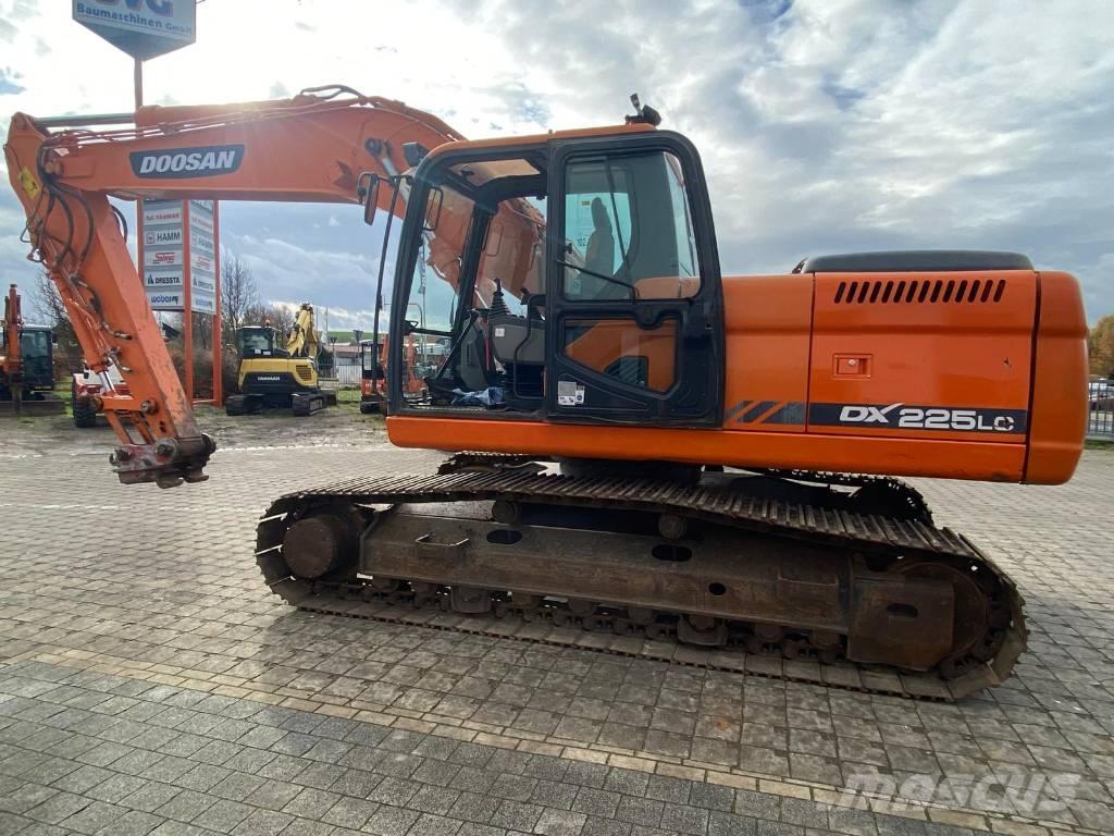 Doosan DX 225 LC Roomikekskavaatorid